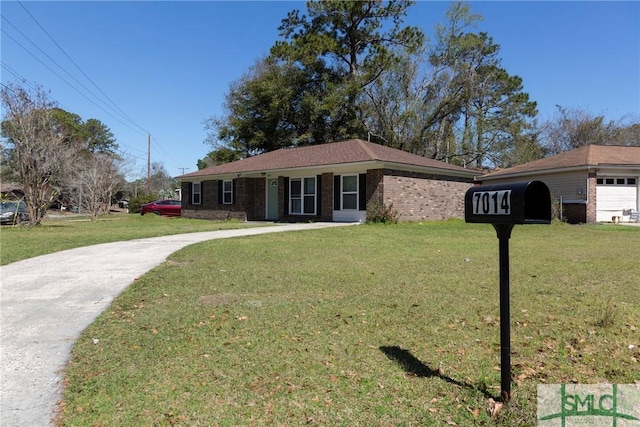 single story home featuring brick siding and a front yard