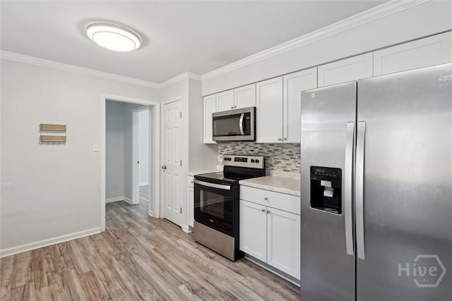 7014 Key St, Savannah, GA 31406 - kitchen with stainless steel appliances, light countertops, light wood-type flooring, tasteful backsplash, and ornamental molding