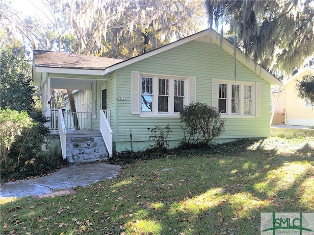 view of front facade with covered porch and a front yard