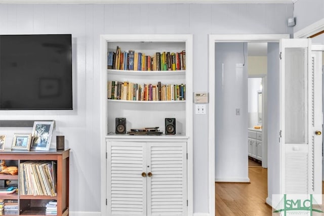 interior details with wood finished floors