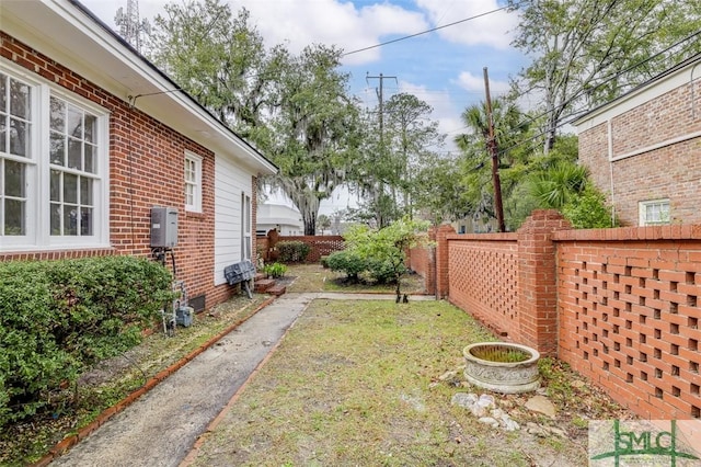 view of yard featuring a fenced backyard