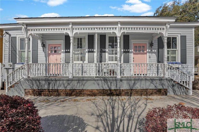 view of front of property with covered porch