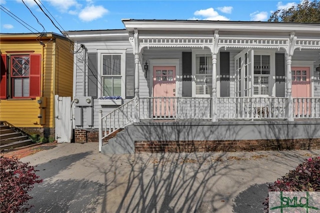 view of front of home featuring covered porch