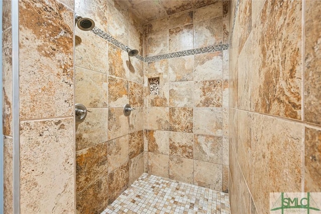 bathroom featuring tiled shower