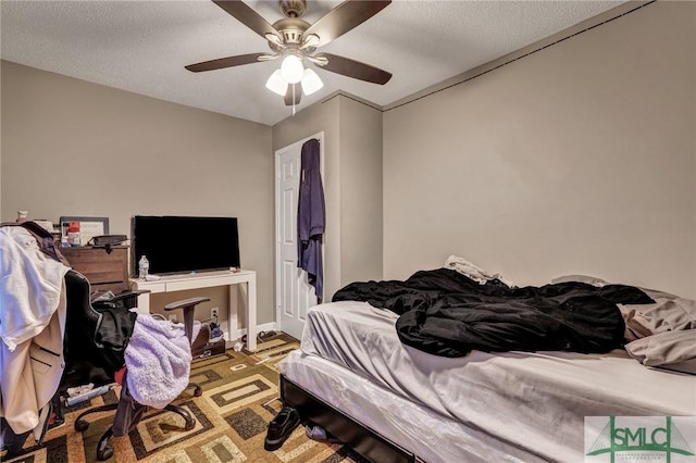 bedroom featuring a ceiling fan and a textured ceiling