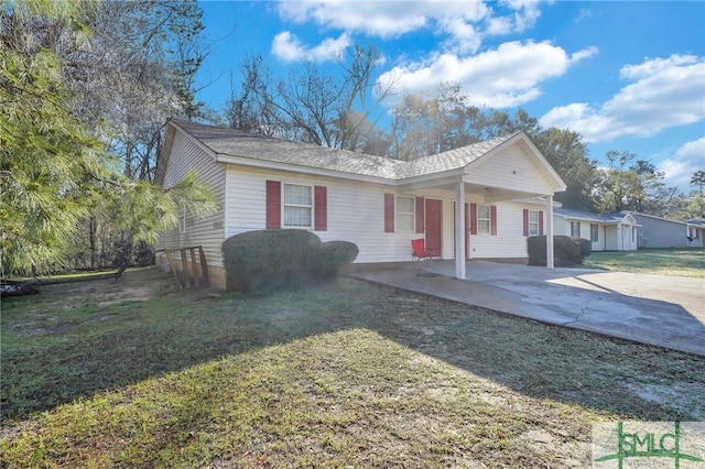 view of front of property featuring concrete driveway and a front lawn