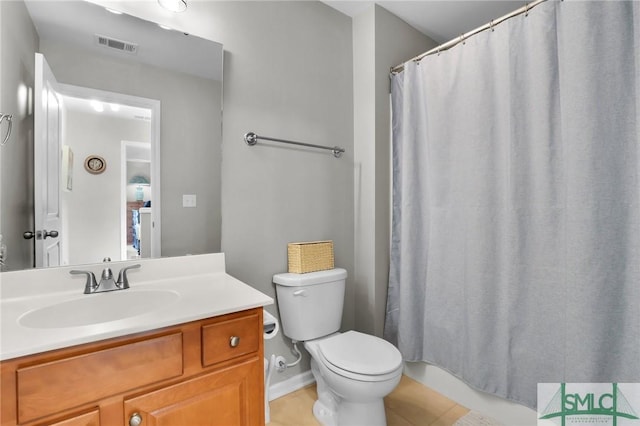 full bathroom with visible vents, toilet, vanity, and a shower with curtain