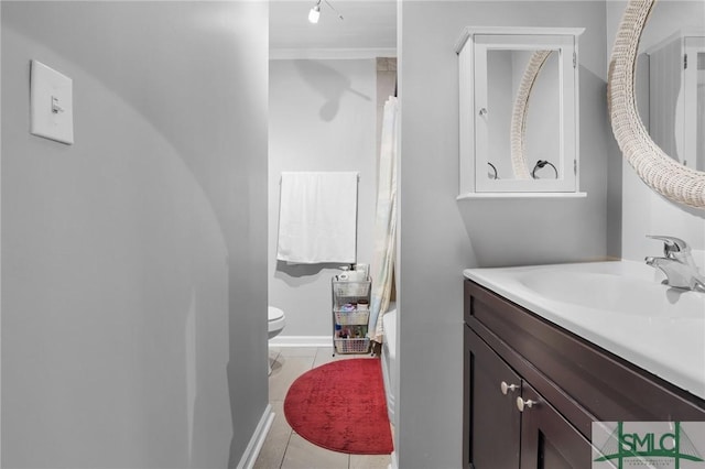 full bathroom featuring tile patterned floors, toilet, curtained shower, baseboards, and vanity