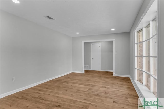 unfurnished room with light wood-style flooring, recessed lighting, baseboards, and visible vents