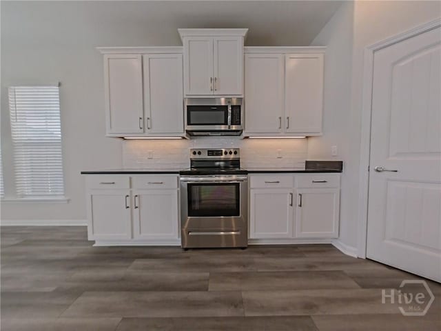 18 Allston Ln, Savannah, GA 31407 - kitchen with stainless steel appliances, white cabinetry, dark countertops, decorative backsplash, and baseboards