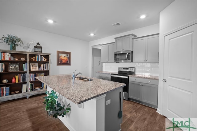 kitchen with a sink, visible vents, appliances with stainless steel finishes, and gray cabinets