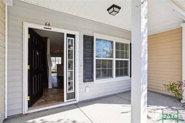 property entrance with covered porch