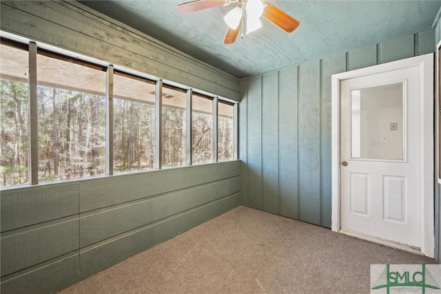 unfurnished sunroom with a wealth of natural light and ceiling fan