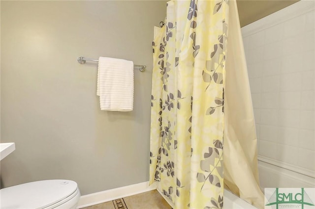 full bath with tile patterned floors, shower / bath combination with curtain, toilet, and baseboards