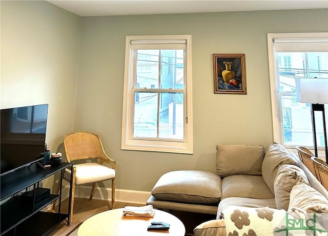 living area featuring plenty of natural light and baseboards