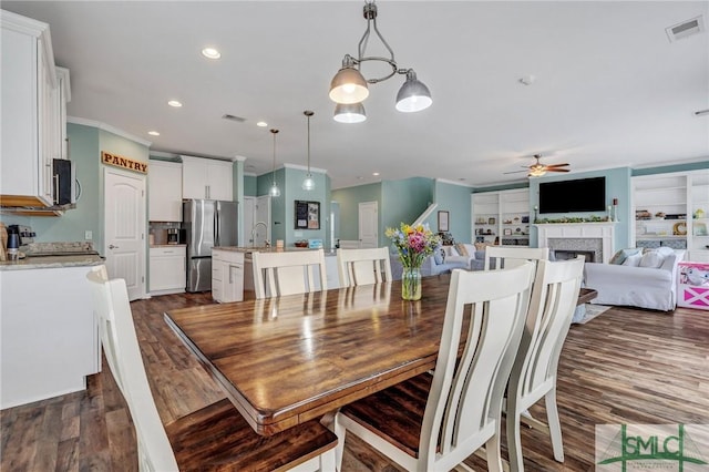 dining room featuring visible vents, dark wood-style floors, recessed lighting, a fireplace, and ceiling fan