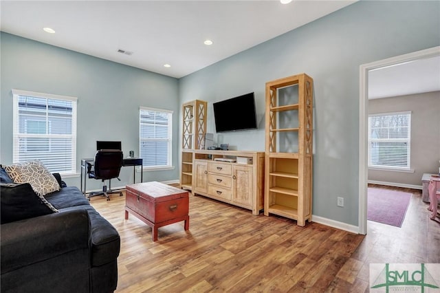 living area with recessed lighting, baseboards, visible vents, and light wood-type flooring