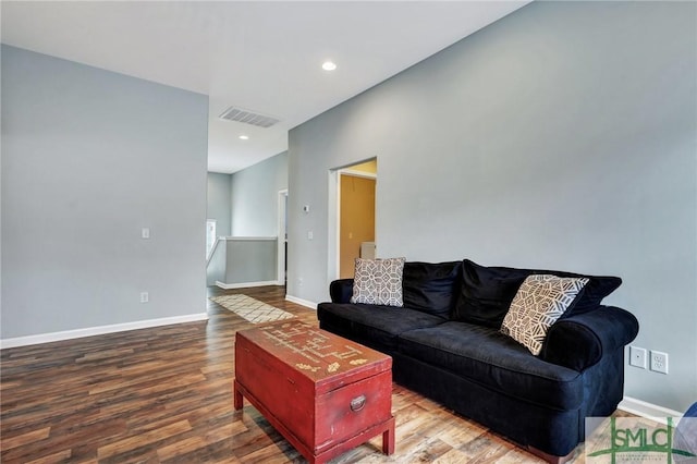 living room featuring visible vents, recessed lighting, baseboards, and wood finished floors