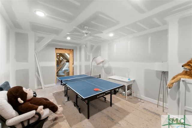 recreation room featuring baseboards