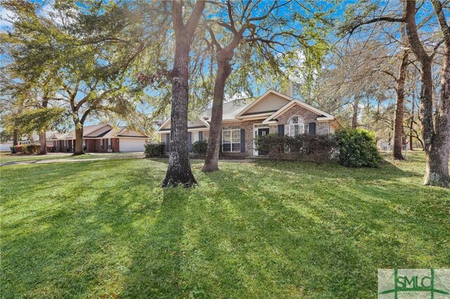 view of front of house featuring a front lawn and brick siding