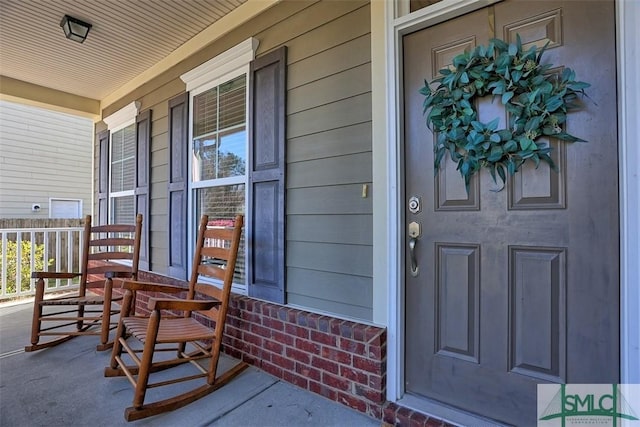 entrance to property featuring covered porch