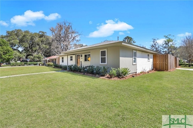 single story home with a front yard