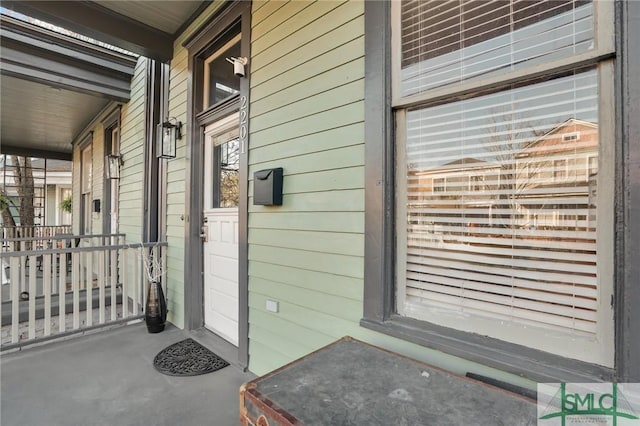 doorway to property with covered porch