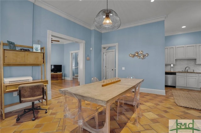 dining space with recessed lighting, baseboards, and ornamental molding