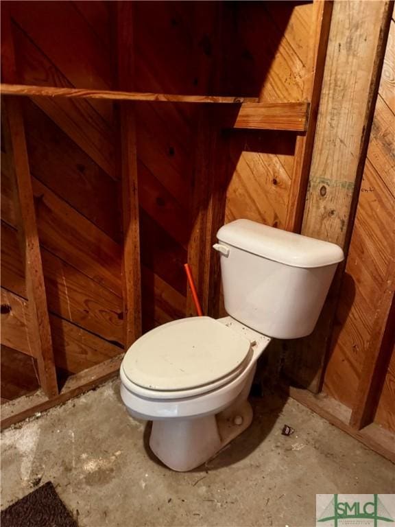 bathroom featuring toilet