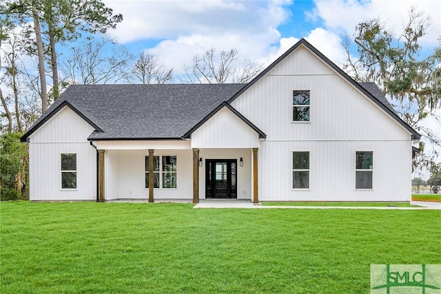 modern inspired farmhouse featuring a shingled roof and a front yard