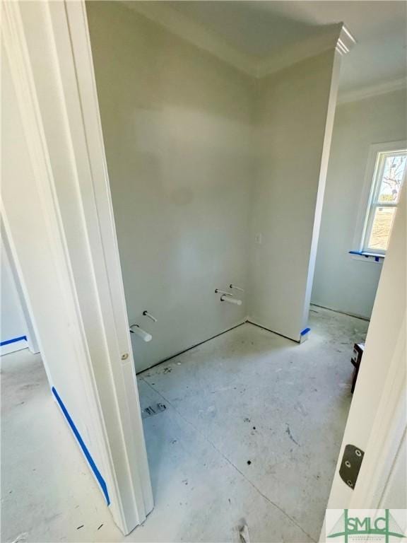 bathroom featuring ornamental molding