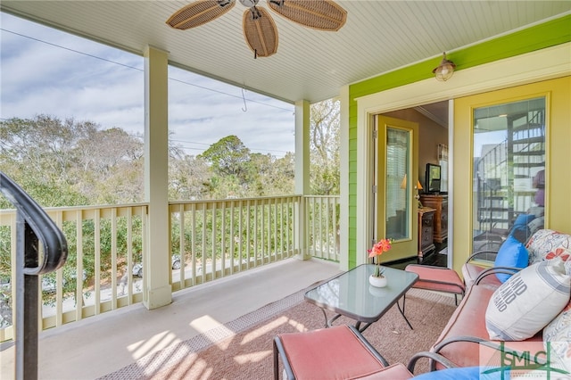 sunroom featuring ceiling fan