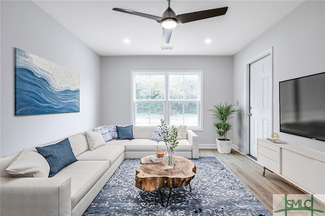 living room with light wood finished floors, visible vents, baseboards, recessed lighting, and a ceiling fan