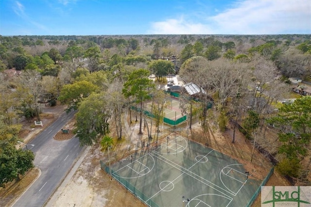 birds eye view of property featuring a forest view