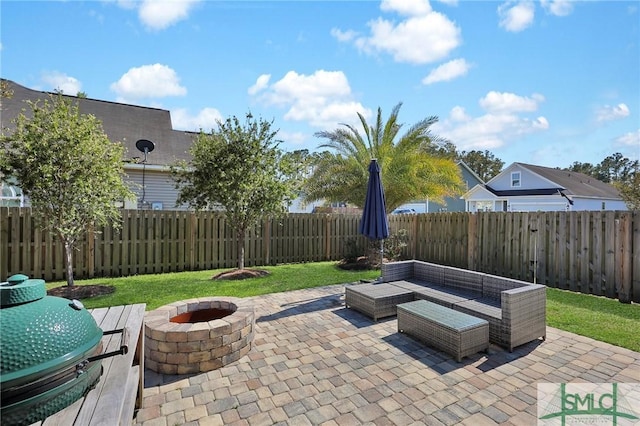 view of patio featuring a fire pit and a fenced backyard