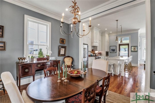 dining room with recessed lighting, baseboards, wood finished floors, and crown molding