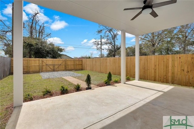 view of patio with a fenced backyard and ceiling fan