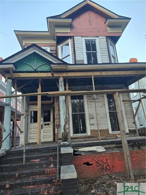 view of front facade featuring covered porch