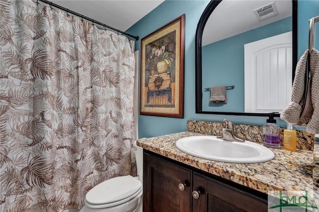 full bathroom with visible vents, toilet, vanity, and a shower with curtain