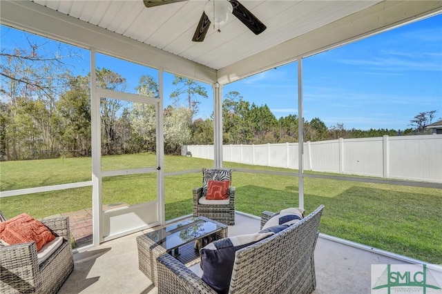 sunroom / solarium featuring a ceiling fan