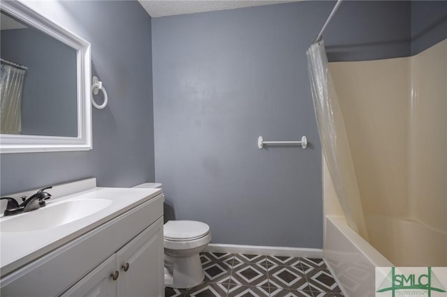 bathroom with baseboards, shower / bath combo with shower curtain, toilet, vanity, and a textured ceiling