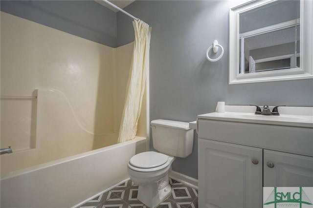 full bath featuring baseboards, vanity, toilet, and shower / tub combo with curtain