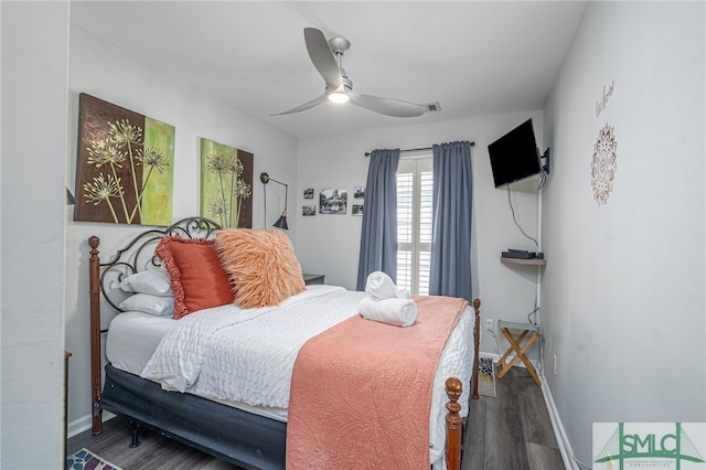 bedroom featuring visible vents, a ceiling fan, baseboards, and wood finished floors