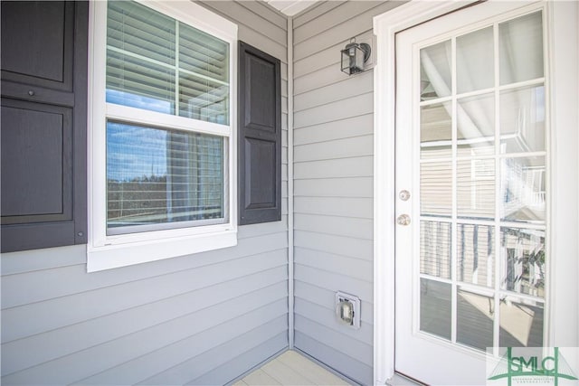 property entrance featuring covered porch