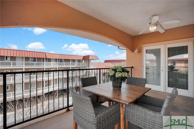 balcony featuring ceiling fan