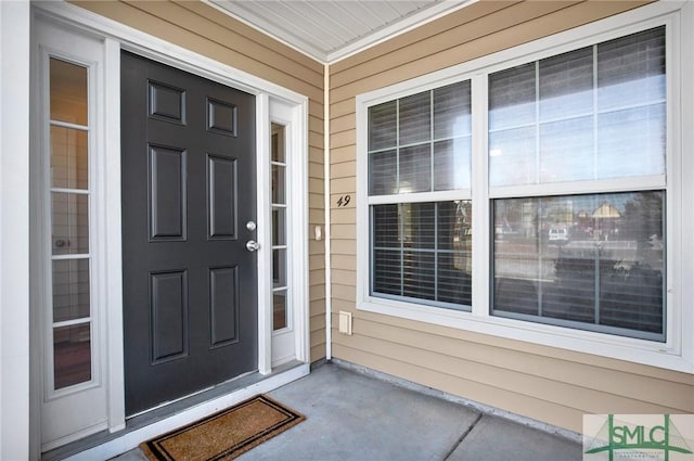 entrance to property with covered porch