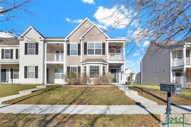 view of front facade with a front lawn