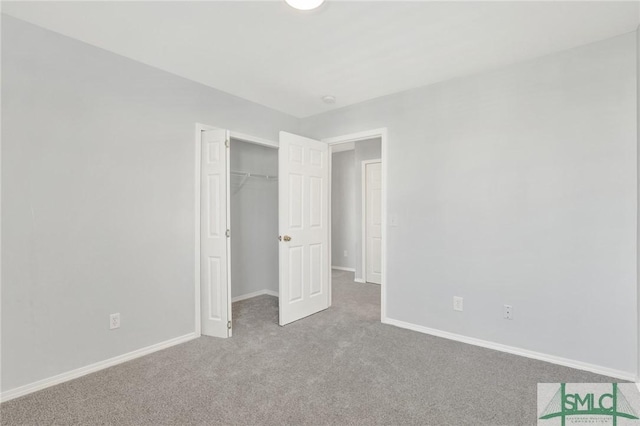 unfurnished bedroom featuring a closet, baseboards, and carpet floors