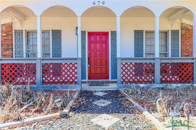 entrance to property featuring covered porch