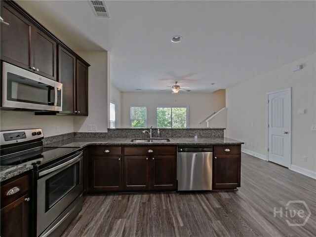 180 Kepler Loop, Richmond Hill, GA 31324 - kitchen with appliances with stainless steel finishes, a sink, dark wood-style floors, a peninsula, and ceiling fan